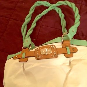 Mint /cream  purse.  Like new💚
